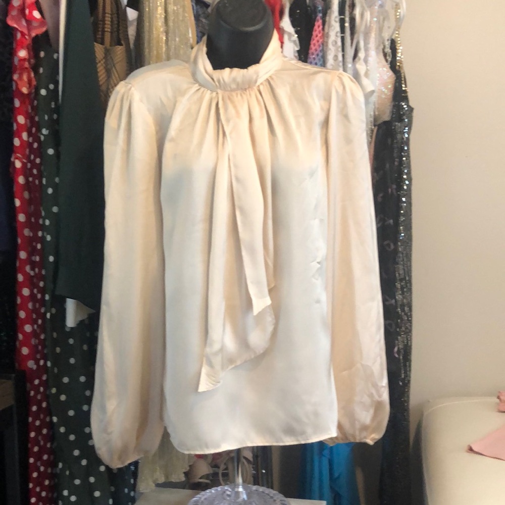 💜🔥New York & Company Eva - Mended silk Beige Blouse🔥NWT